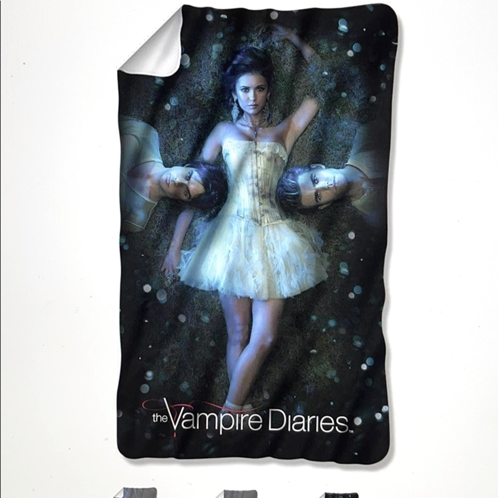 🖤 Vampire Diaries NWOT throw blanket 🖤